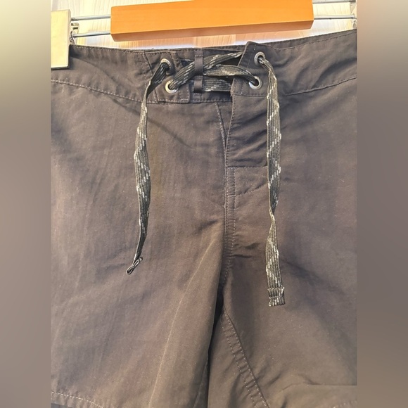 Patagonia women’s wavefarer black board shorts size 8 tie front - Picture 4 of 12
